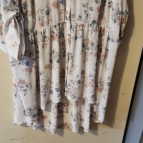 Torrid high low top size 4 - Picture 3 of 6